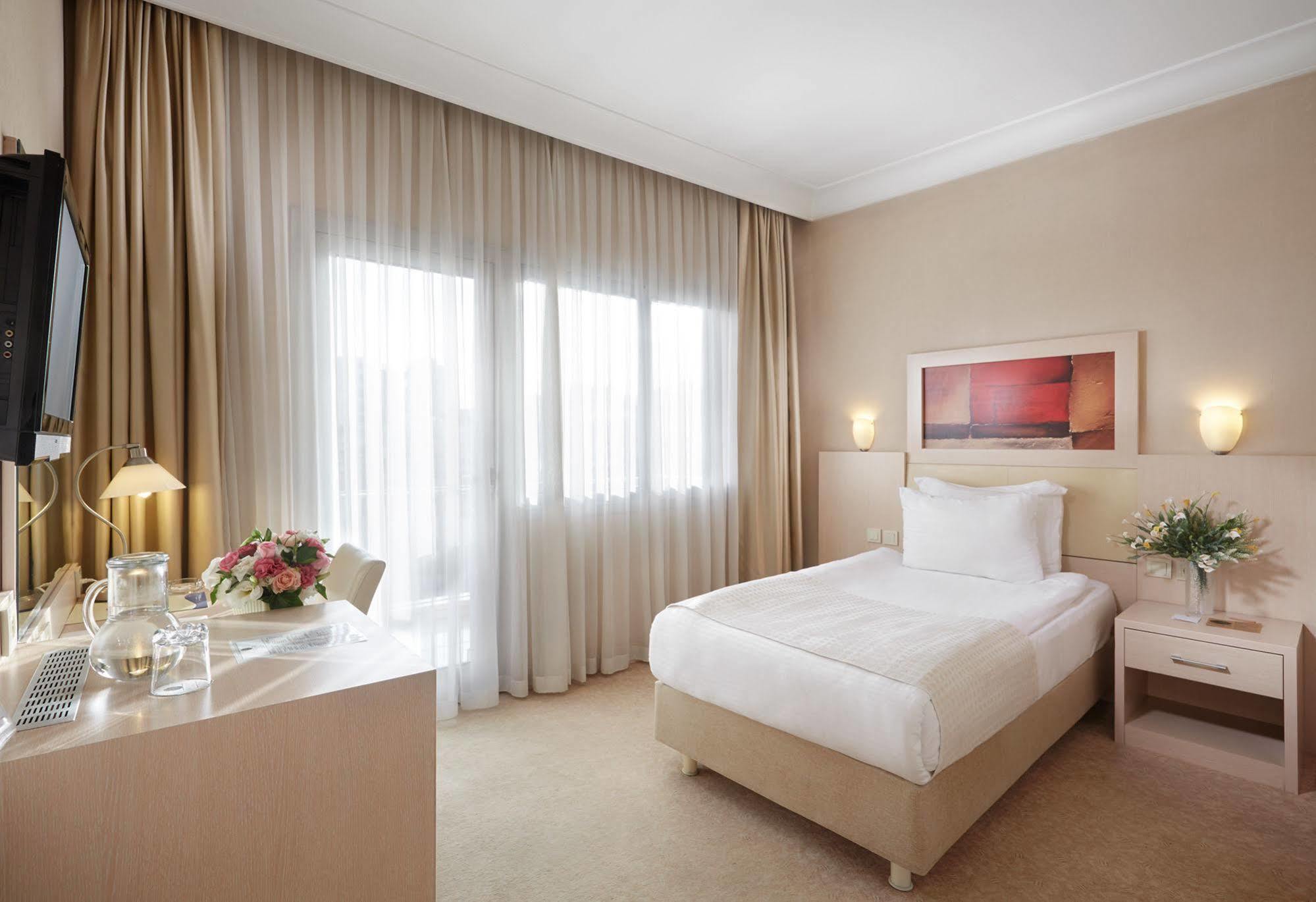Hotel Kordon Alsancak 3*